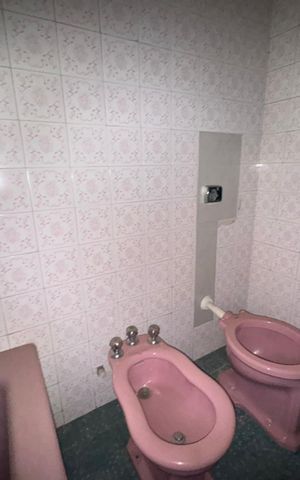 Casa à venda com 210m², 3 quartos e 1 vaga Casa à venda com 210m², 3 quartos e 1 vagaBanheiro Social