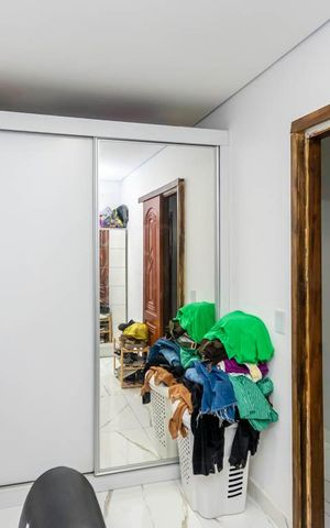 Casa à venda com 400m², 5 quartos e 2 vagas Casa à venda com 400m², 5 quartos e 2 vagasQuarto 4