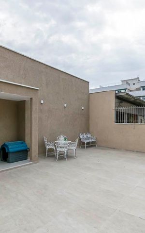 Casa à venda com 400m², 5 quartos e 2 vagas Casa à venda com 400m², 5 quartos e 2 vagasVaranda e Garagem