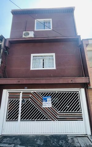 Casa à venda com 80m², 2 quartos e 1 vaga Casa à venda com 80m², 2 quartos e 1 vagaPlaca instalada na fachada do imovel