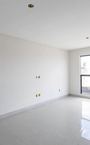 Casa à venda com 192m², 3 quartos e 2 vagas Casa à venda com 192m², 3 quartos e 2 vagasSala
