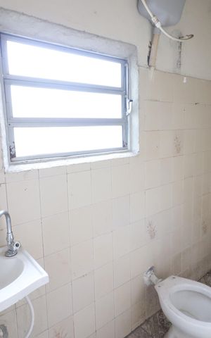 Casa para alugar com 275m², 6 quartos e 3 vagasBanheiro Social