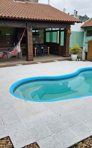 Casa à venda com 224m², 4 quartos e 3 vagas Casa à venda com 224m², 4 quartos e 3 vagasPiscina