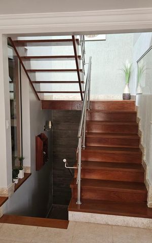 Casa à venda com 224m², 4 quartos e 3 vagas Casa à venda com 224m², 4 quartos e 3 vagasSala