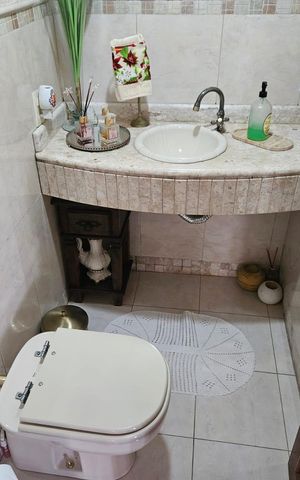 Casa à venda com 224m², 4 quartos e 3 vagas Casa à venda com 224m², 4 quartos e 3 vagasLavabo