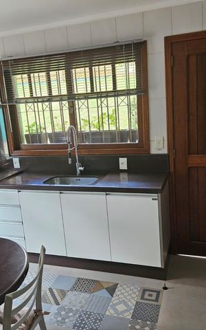 Casa à venda com 224m², 4 quartos e 3 vagas Casa à venda com 224m², 4 quartos e 3 vagasCozinha