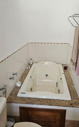 Casa à venda com 224m², 4 quartos e 3 vagas Casa à venda com 224m², 4 quartos e 3 vagasBanheiro da Suíte
