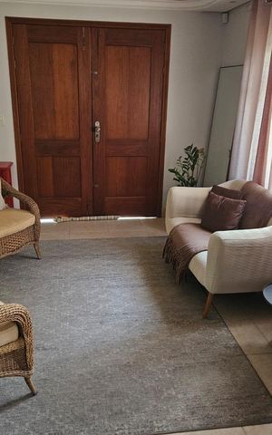 Casa à venda com 224m², 4 quartos e 3 vagas Casa à venda com 224m², 4 quartos e 3 vagasSala
