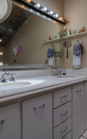 Casa à venda com 240m², 4 quartos e 3 vagas