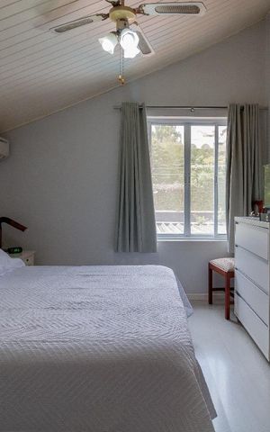 Casa à venda com 240m², 4 quartos e 3 vagas