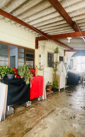 Casa à venda com 158m², 5 quartos e 2 vagas Casa à venda com 158m², 5 quartos e 2 vagasQuintal