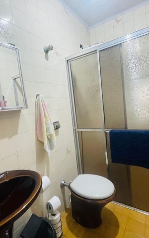 Casa à venda com 158m², 5 quartos e 2 vagas Casa à venda com 158m², 5 quartos e 2 vagasBanheiro 2