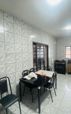 Casa à venda com 158m², 5 quartos e 2 vagas Casa à venda com 158m², 5 quartos e 2 vagasCozinha