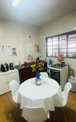 Casa à venda com 158m², 5 quartos e 2 vagas Casa à venda com 158m², 5 quartos e 2 vagasCozinha