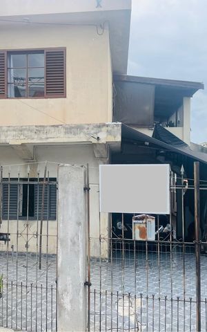Casa à venda com 158m², 5 quartos e 2 vagas Casa à venda com 158m², 5 quartos e 2 vagasPlaca instalada na fachada do imóvel