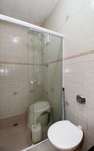 Casa à venda com 280m², 4 quartos e 2 vagas Casa à venda com 280m², 4 quartos e 2 vagasBanheiro da Suíte