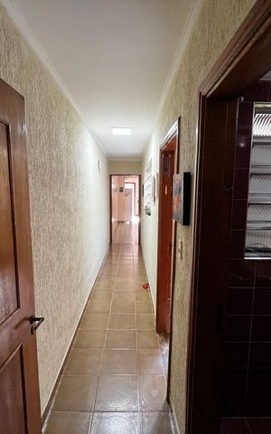 Casa à venda com 180m², 4 quartos e 1 vaga Casa à venda com 180m², 4 quartos e 1 vagaCorredor