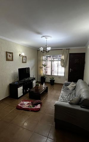 Casa à venda com 180m², 4 quartos e 1 vaga Casa à venda com 180m², 4 quartos e 1 vagaSala