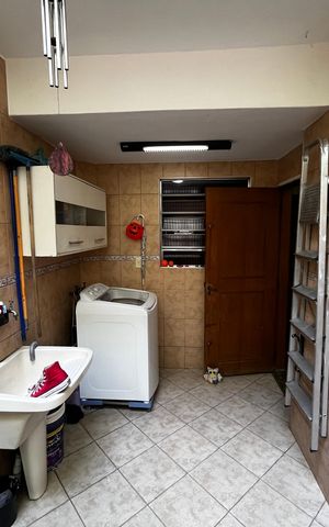 Casa à venda com 180m², 4 quartos e 1 vaga Casa à venda com 180m², 4 quartos e 1 vagaLavanderia
