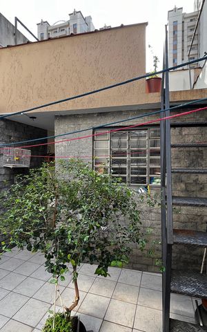 Casa à venda com 180m², 4 quartos e 1 vaga Casa à venda com 180m², 4 quartos e 1 vagaQuintal