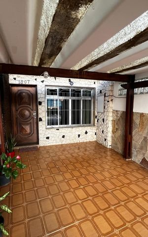 Casa à venda com 180m², 4 quartos e 1 vaga Casa à venda com 180m², 4 quartos e 1 vagaGaragem