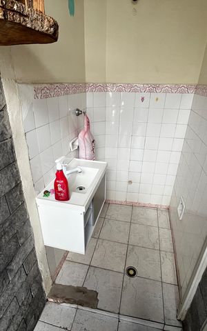Casa à venda com 180m², 4 quartos e 1 vaga Casa à venda com 180m², 4 quartos e 1 vagaQuintal