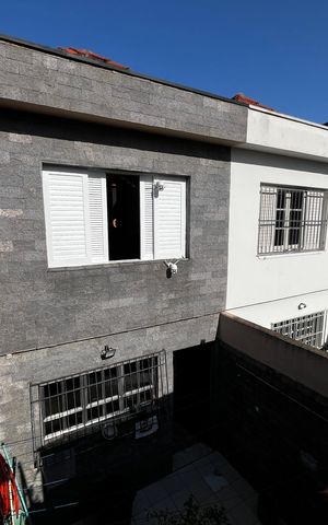Casa à venda com 180m², 4 quartos e 1 vaga Casa à venda com 180m², 4 quartos e 1 vagaVaranda