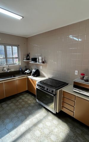 Casa à venda com 180m², 4 quartos e 1 vaga Casa à venda com 180m², 4 quartos e 1 vagaCozinha