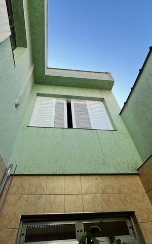 Casa à venda com 180m², 4 quartos e 1 vaga Casa à venda com 180m², 4 quartos e 1 vagaLavanderia
