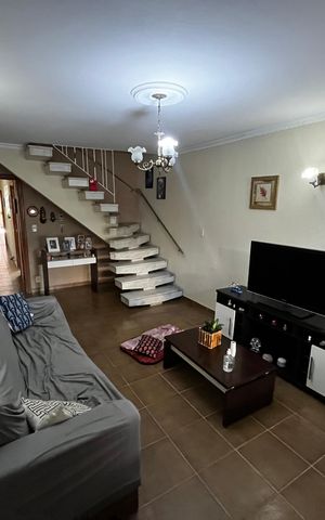 Casa à venda com 180m², 4 quartos e 1 vaga Casa à venda com 180m², 4 quartos e 1 vagaSala