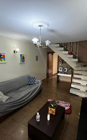 Casa à venda com 180m², 4 quartos e 1 vaga Casa à venda com 180m², 4 quartos e 1 vagaSala