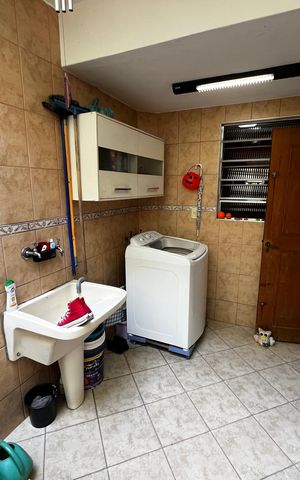 Casa à venda com 180m², 4 quartos e 1 vaga Casa à venda com 180m², 4 quartos e 1 vagaLavanderia