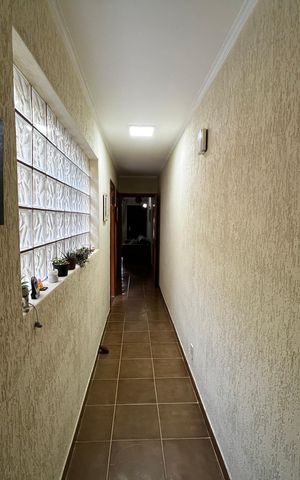 Casa à venda com 180m², 4 quartos e 1 vaga Casa à venda com 180m², 4 quartos e 1 vagaCorredor