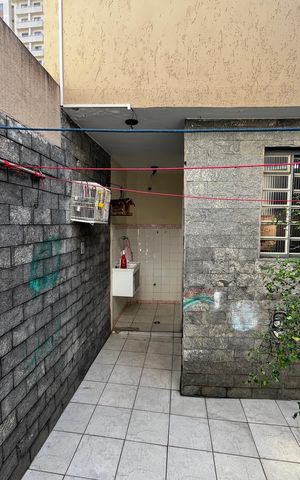 Casa à venda com 180m², 4 quartos e 1 vaga Casa à venda com 180m², 4 quartos e 1 vagaQuintal