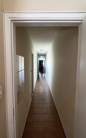 Casa à venda com 180m², 4 quartos e 1 vaga Casa à venda com 180m², 4 quartos e 1 vagaCorredor