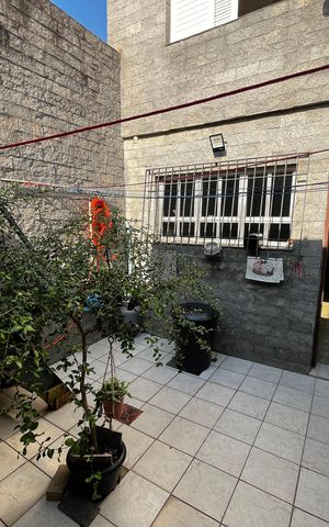 Casa à venda com 180m², 4 quartos e 1 vaga Casa à venda com 180m², 4 quartos e 1 vagaQuintal