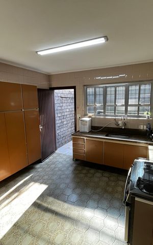 Casa à venda com 180m², 4 quartos e 1 vaga Casa à venda com 180m², 4 quartos e 1 vagaCozinha