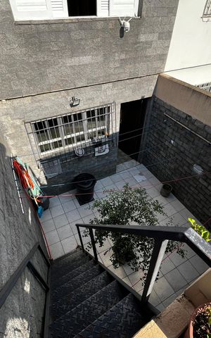 Casa à venda com 180m², 4 quartos e 1 vaga Casa à venda com 180m², 4 quartos e 1 vagaEscada P/ Varanda