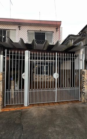 Casa à venda com 180m², 4 quartos e 1 vaga Casa à venda com 180m², 4 quartos e 1 vagaFachada