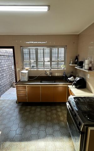 Casa à venda com 180m², 4 quartos e 1 vaga Casa à venda com 180m², 4 quartos e 1 vagaCozinha