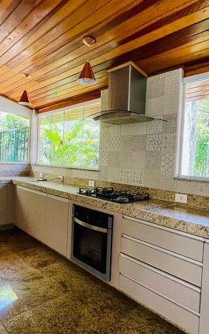 Casa de condomínio à venda com 247m², 3 quartos e 4 vagas Casa de condomínio à venda com 247m², 3 quartos e 4 vagasSalão de Festas