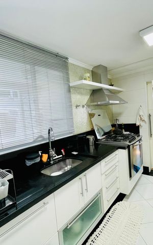 Casa de condomínio à venda com 247m², 3 quartos e 4 vagas Casa de condomínio à venda com 247m², 3 quartos e 4 vagasCozinha
