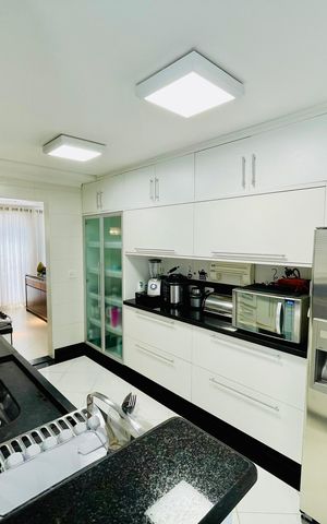 Casa de condomínio à venda com 247m², 3 quartos e 4 vagas Casa de condomínio à venda com 247m², 3 quartos e 4 vagasCozinha
