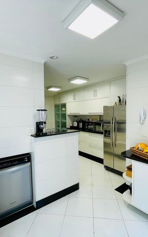 Casa de condomínio à venda com 247m², 3 quartos e 4 vagas Casa de condomínio à venda com 247m², 3 quartos e 4 vagasCozinha