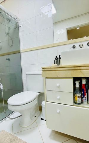 Casa de condomínio à venda com 247m², 3 quartos e 4 vagas Casa de condomínio à venda com 247m², 3 quartos e 4 vagasBanheiro 1