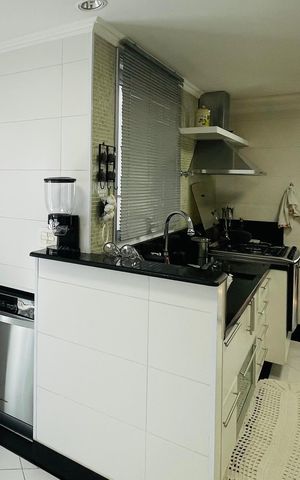 Casa de condomínio à venda com 247m², 3 quartos e 4 vagas Casa de condomínio à venda com 247m², 3 quartos e 4 vagasCozinha