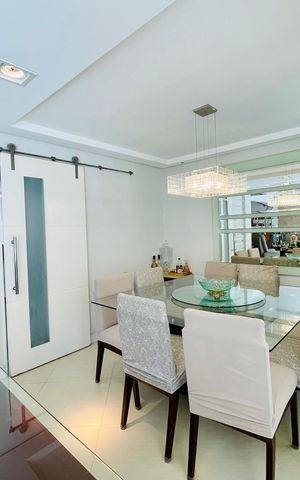 Casa de condomínio à venda com 247m², 3 quartos e 4 vagas Casa de condomínio à venda com 247m², 3 quartos e 4 vagasSala de Jantar