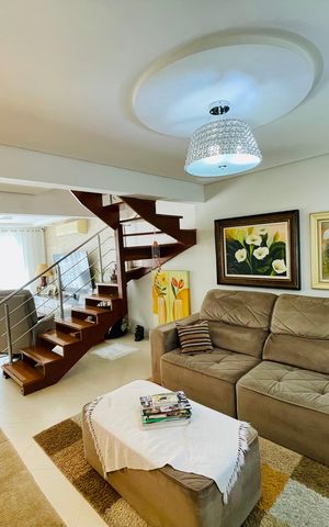 Casa de condomínio à venda com 247m², 3 quartos e 4 vagas Casa de condomínio à venda com 247m², 3 quartos e 4 vagasSala