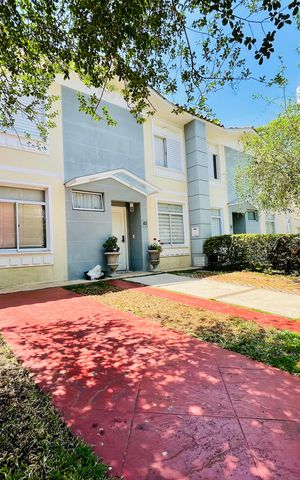 Casa de condomínio à venda com 247m², 3 quartos e 4 vagas Casa de condomínio à venda com 247m², 3 quartos e 4 vagasGaragem