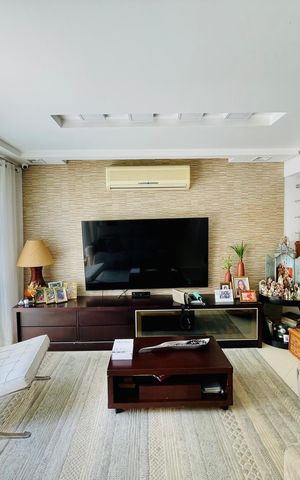 Casa de condomínio à venda com 247m², 3 quartos e 4 vagas Casa de condomínio à venda com 247m², 3 quartos e 4 vagasSala de TV